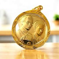 ราคา เหรียญที่ระลึก2พระองค์ในหลวงรัชกาลที่9 และพระพันปีหลวงเหรียญพระราชทาน งานเลี่ยมทองไมครอนเกรดAกันน้ำ 3กษัตรย์ แถมแหนบ พร้อมกล่องกำมะหยี่ (25163326107)