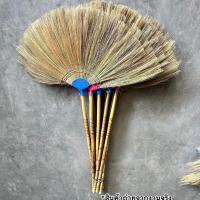 ราคา ไม้กวาดดอกหญ้าทำมือ รุ่นหนา OTOP ตัดปลาย ด้ามไม้ ยาว 80 ซม พร้อมส่ง (21336156534)