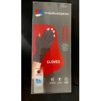 ราคา ถุงมือ Thermoskin รุ่น Thermal support ผลิตภัณฑ์พยุงและบรรเทาอาการบาดเจ็บของกล้ามเนื้อและข้อต่อพร้อมช่วยกักเก็บความร้อนด้วยเทคโนโลยี Trioxin ความร้อนจะช่วยบรรเทาอาการบาดเจ็บและกระตุ้นการไหลเวียนของโลห