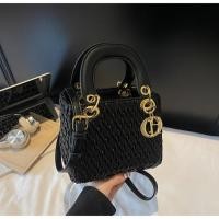 ราคา กระเป๋าสะพายข้างทรงสี่เหลี่ยมลายสก็อตแฟชั่นสำหรับผู้หญิง กระเป๋าสะพายไหล่ข้างเดียวแบบอเนกประสงค์ กระเป๋าถือระดับไฮเอนด์ กระเป๋าสะพายข้างแบบสะพายข้างและถือแบบอเนกประสงค์ (126789691225)