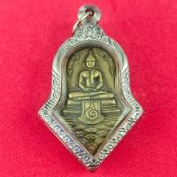 ราคา จี้พระ เหรียญหลวงพ่อโสธร หลัง ท้าวเวสสุวรรณ รุ่น เหรียญจำปี หลวงพ่ออิฐ วัดจุฬามณี จ สมุทรสงคราม เลี่ยมกรอบเลสแกะลายอย่างดี แถมฟรีผ้ายันต์ (23863366394)
