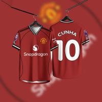ราคา ทีมเหย้าฤดูกาล 25 26 เสื้อยืดระบายอากาศหลายขนาด เสื้อฟุตบอลชาย เสื้อแมนเชสเตอร์ยูไนเต็ด เสื้อกีฬาสีแดง เสื้อแฟนบอลแมนเชสเตอร์ ยูไนเต็ด (26277995009)