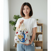 ราคา กระเป๋าสะพายข้างไหมพรมผู้หญิง ดีไซน์ทรงขนมจีบ รูดขยายออกได้ ไหมพรมถักลายโลโก้ชิโนริ (25621032379)