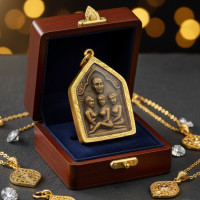 ราคา ขุนแผนนางล้อม มหาเสน่ห์เหนือชั้น เลี่ยมกรอบทองคำแท้ 3K เสริมเมตตา มหานิยม เรียกจิตคนรัก ดึงดูดโชคลาภ เสริมเสน่ห์ให้เจิดจรัสทั้งหญิงและชาย บูชาได้ดีทุกเพศ ทุกดวงชะตา (25400337452)