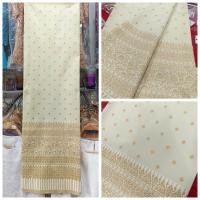 ราคา ผ้าถุงไหม ผ้าซิ่นไหม ทอลายยกดอก สีครีมงาช้าง 2 หลา สำหรับตัดชุด งานพิธี (25947702319)