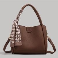 ราคา กระเป๋าถือผู้หญิง ดีไซน์หรู หนังอย่างดี กระเป๋าแฟชั่น สีดำ Fashion bags Size 22x17x10 cm (24654509044)