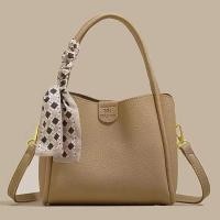 ราคา กระเป๋าถือผู้หญิง ดีไซน์หรู หนังอย่างดี กระเป๋าแฟชั่น สีดำ Fashion bags Size 22x17x10 cm (24654509045)