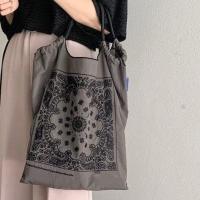 ราคา กระเป๋าผ้าใบปักลายดอกไม้สีดำ กระเป๋าสะพายข้างผู้หญิง กระเป๋าถือแบบสะพายข้าง กระเป๋าสะพายไหล่แบบลำลอง กระเป๋าสะพายข้างแบบลำลอง (25198519495)