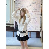 ราคา Weekend Hub เสื้อเชิ้ตปาดไหล่เฉียงสีขาว (25848600465)
