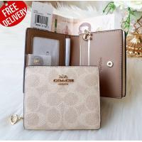 ราคา COACH กระเป๋าสตางค์ใบสั้น CW789 SNAP WALLET IN SIGNATURE CANVAS (23396255509)
