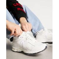 ราคา New Balance 2002 trainers in off white (203636016)
