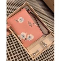ราคา ❤️พร้อมส่งในไทย Coach คล้องมือ size S ซิปเดียว มาในกล่อง boxset สวยหรู ❤️ (3514320902)