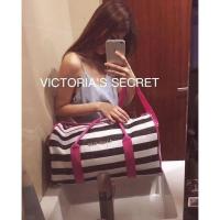 ราคา Victoria Secret Stripes Travel Bag กระเป๋าเดินทางใบใหญ่ วัสดุผ้าแคนวาส Code:B14D250664 แบรนด์แท้ 100% งาน Outlet (4266518472)