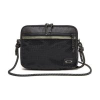 ราคา Oakley กระเป๋าสะพายข้าง รุ่น ESSENTIAL SHOULDER POUCH BAG 4 0 BLACKOUT (4379813397)