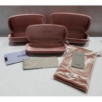 ราคา กล่องใส่แว่นตา แบรนด์เนม MiuMiu แท้ พร้อมผ้าเช็ดเลนส์ (1808656545)