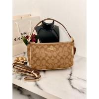 ราคา โล๊ะสต๊อค Coach Messico Top Handle Pouch In Signature Coated Canvas งาน outlet overrun (8640679121)