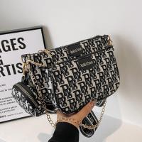 ราคา ? ? ? กระเป่าสะพายข้าง เซ็ท3ใบ คุ้มมาก ผ้าแคนวาสปักลาย สายปรับได้ กระเป๋าแฟชั่นสไตล์เกาหลี งานพรีเมี่ยม สุดปัง E 6970 (14319902561)