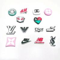 ราคา จี้รองเท้า โลโก้แบรนด์ Croc Charms สตรีทแฟชั่น Aceessories Jibz Clogs หัวเข็มขัด PVC ของขวัญสําหรับเด็ก (18438086412)