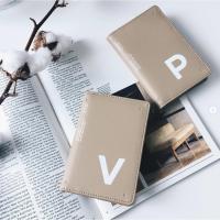 ราคา LETTER PASSPORT HOLDER กระเป๋าหนังใส่พาสปอร์ตสกรีนตัวอักษร ปกหนังสือเดินทาง ซองใส่พาสปอร์ต passport case (ตัว R-Z) (21855025581)