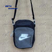 ราคา Nike กระเป๋าสะพายข้าง รุ่น CV1408 (CV1408-010) (ลิขสิทธิ์ แท้ 100%) (4987631101)