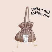 ราคา (Pre-order)Wyllabrand กระเป๋าผ้าหูรูด Toffee nut Jumbo dumpling (9640891603)