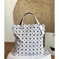 ราคา ส่งฟรีมีปลายทาง กระเป๋า bao bao issey miyake 10x10 บล็อค กระเป๋าถือ สายปรับได้ (20832581635)
