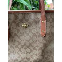 ราคา U S E D กระเป๋าผู้หญิง COACH กระเป๋าถือ ขนาด 14นิ้ว (15594497741)