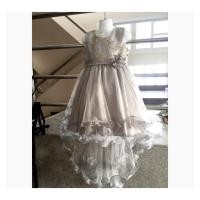ราคา Gd30671 พร้อมส่งชุดเดรสออกงานเด็กสีเทา ด้านหน้าสั้นไล่ระดับด้านหลังยาว แต่งสีทองบนช่วงอก (4609520715)