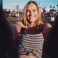 ราคา New brandy melville faye tank (1081505650)