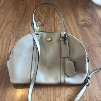 ราคา กระเป๋า coach ทรงโดมใหญ่ หนัง Saffiano สีครีม สภาพดี (1143817172)