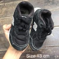 ราคา รองเท้า new balance ของแท้100% หนังกลับ สีดำสนิท สวยยยยใหม่ size 13 cm (2343166867)
