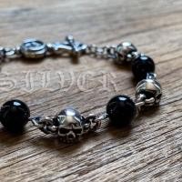 ราคา สร้อยข้อมือเงินแท้กะโหลกหัวแหน่ง สลับนิล 8mm NSSK1325 (10793607642)