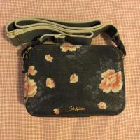 ราคา กระเป๋าสะพาย Cath Kidstons แท้ % สีน้ำเงิน ลายดอกไม้ (1406117569)