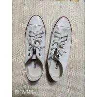 ราคา รองเท้าผ้าใบมือสอง ผ้าใบมือสองสีขาวแฟชั่น ไซส์ 39 (22527410931)