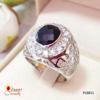 ราคา แหวนเงินแท้ ประดับพลอยสีนิลสังเคราะห์ งานฝังแบบหุ้ม ประดับเพชร cz ด้านข้าง ตัวเรือนด้านข้างสลักลายไทย PL0011 (368891018)