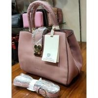 ราคา Redberry เรดเบอรี่ กระเป๋าสะพายข้างผู้หญิง ถือ หิ้ว หนังpu สีชมพู ไซส์ ก.4.5"ย.9.5"ส.7.5"นิ้ว ราคา1350.- (9730698011)