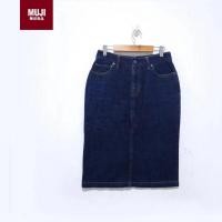 ราคา MUJI, กระโปรงยีนส์ทรงสอบสีเข้ม เอว 26-27" (17818741224)
