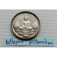 ราคา เหรียญพระแก้วมรกต เนื้อเงิน ทรงเครื่องฤดูหนาว รุ่นพระราชศรัทธา พ.ศ.2525 (18085076499)