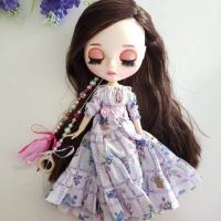 ราคา ***พร้อมส่ง*** ชุดเดรสตุ๊กตาบลายธ์ สไตล์โบฮีเมียน เปิดไหล่ พร้อมติดดอกไม้ บลายธ์ข้อต่อ บลายธ์ออริจินัล Blythe Dress (3218795876)