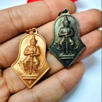 ราคา เหรียญท้าวเวสสุวรรณ หลวงพ่ออิฐวัดจุฬามณี พร้อมห้อยบูชา (7329033961)