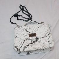 ราคา กระเป๋าสายโซ่ ลายหินอ่อน (1829828751)