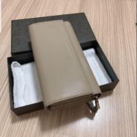 ราคา กระเป๋า สตางค์ charles keith มือสอง (4135070151)