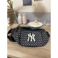 ราคา กระเป๋าคาดอกสีดำ MLB แท้มือ2 ใหม่มาก เคยใช้1-2ครั้ง (9912113077)