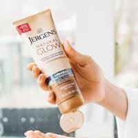 ราคา โลชั่นบำรุงผิว และเปลี่ยนผิวเป็นสีแทน Jergens Natural Glow and Firming Daily Moisturizer - Medium to Tan 221 mL (9957304898)