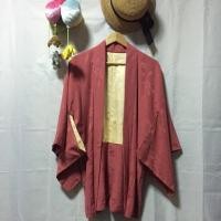 ราคา เสื้อคลุมโฮอาริจากผ้าคล้ายผ้าแพรของบ้านเรา เนื้อผ้าทิ้งตัวนุ่มลื่น มีพิมพ์ลายดอกไม้บนผ้า สวยทั้งผ้านอกและซับใน (708525709)