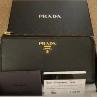 ราคา Prada wallet สีดำ ใบยาว มือสอง สภาพเหมือนมือหนึ่ง อปก.ครบ พร้อมใบเสร็จจาก Prada shop icon siam (5034466946)
