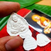 ราคา พระผงจักรพรรดิ์ หลวงปู่ทวด วัดช้างให้ ทำจากผงจักรพรรดิ์ หลวงปู่ดู่ วัดสะแก บูชาบรรจุในเจดีย์หรือบรรจุในองค์พระเสริมมงคล (3894258747)