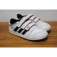 ราคา รองเท้าเด็กแบรนด์แท้มือสองสภาพดี Adidas (1250708876)