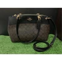 ราคา [พร้อมส่ง] ส่งฟรี ‼️ แท้ % Coach F25396 Signature Brooke Carryall 12” (2131648036)