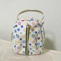 ราคา กระเป๋าสะพายข้าง ลายหลุยส์ สีขาว ใบเล็ก (1992731051)